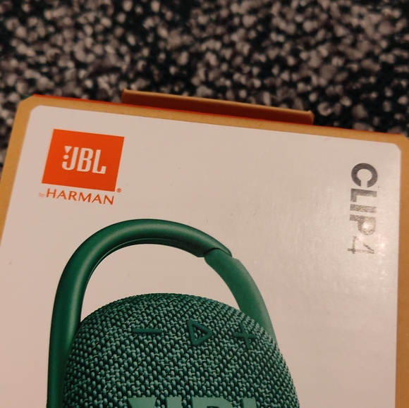 NWT! JBL Clip 4 Bluetooth Speaker - Picture 3 of 9